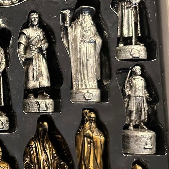 Lord of the Rings: The Fellowship of the Ring Chess Set | Hasbro/Parker Brothers - Picture 3 of 8